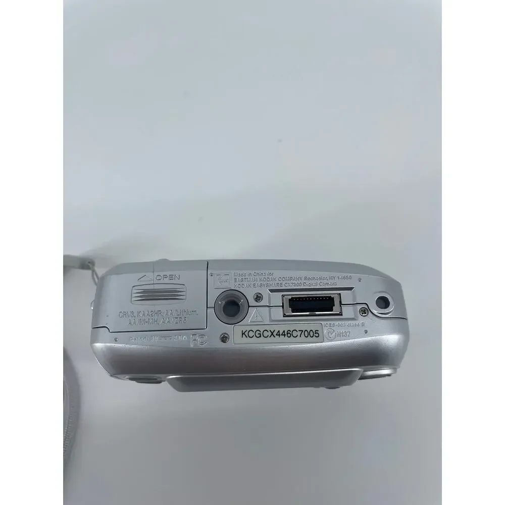 Kodak Easy Share CX7300 Digital Camera 3.2 MO 3X Zoom 1.6” Display TESTED